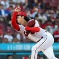 広島３連勝　八回に適時失策で勝ち越し　先発・鈴木が移籍後最多８３球を投じる力投　ＣＳ進出へ前進