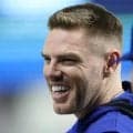 ブレーブス-ドジャース戦　珍事で大ブーイング　フリーマンがファウル捕球→二塁への山なり送球がキム・ハソンの左肩直撃　まさかの事態も２人は笑顔でハグ
