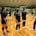 和歌山の中学生、大阪マーヴェラスの選手からバレーボール指導
