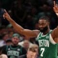 ジェイレン・ブラウンがセルティックスで着用した背番号7が永久欠番入りか？
