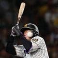 【阪神】森下翔太への死球で甲子園が凍りつく…頭部付近への投球を必死によけるも左手に