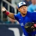 実は守備でも魅せていた岡本和真　本人も驚き交じりの表情…痛烈打球に即反応