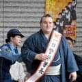 大関・安青錦が一日警察署長「緊張もあったが、うまくやれた」チラシ配布や横断訓練で交通安全を呼びかけ