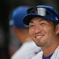 鈴木誠也の頭上を襲った“落下物”　塁上で咄嗟に行動…直後のやり取りが「微笑ましい」 