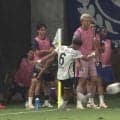 完璧過ぎる軌道…！24歳元日本代表DF、ドンピシャクロスで先制点演出「完全復帰」「めっちゃいいクロス」