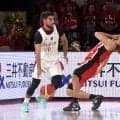 「何てことするねん！」日本代表SGが“顎に膝蹴り”の被害…「荒すぎるよ」カタール選手とHCがダブル退場で騒然【バスケW杯予選】