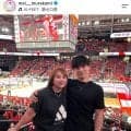 五輪メダリスト　イケメン夫を顔出しラブラブ！夫婦ショット「素敵です」バスケ生観戦の体操・村上茉愛さん