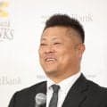 【ソフトバンク】細川コーチ「同期として誇り」西武栗山巧にエール　中村剛也と３人ショットも