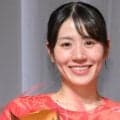 「お、ナイスコンビ♥」　日本卓球協会公式にバド女子銅メダリスト登場　平野美宇と大会観戦　ＳＮＳ「仲良しダブルスですね」「メチャ顔小さい！」