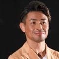 魔裟斗　「２７年くらいの旧友」イケメン俳優との２ショに反響　ともに上腕ムキムキ　「イケオジ２人めちゃめちゃカッコイイ」