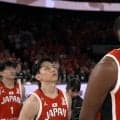 「なんだ今の！？」八村塁＆河村勇輝の“豪速球→ノールックパス”に騒然！NBAコンビの速攻演出に「電光石火」「笑っちゃった」【バスケW杯予選】