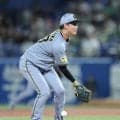 阪神・及川　左足に打球直撃のアクシデント　すぐに拾って投ゴロに　治療受け続投　場内から大きな拍手が送られる