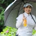 「にしてもイカツクテ…」24歳女子ゴルファー「1272万円超」高級外車との“2ショット”が反響「格好いい〜」「素敵ですね」