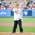 Ｎｕｍｂｅｒ＿ｉ　岸優太が佐々木朗希相手に速球投げ込む　始球式でドジャースタジアムがどよめく　平野紫耀「すてきな経験」神宮寺勇太「うれしく思う」