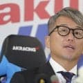 ヤクルト　サプライズで登場の後輩が次々と涙を流す　石川の引退会見　小川は言葉に詰まる「後輩の味方でいてくれてありがとうございました」