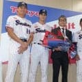 ヤクルト　サプライズで登場の後輩が次々と涙を流す　石川の引退会見　小川は声を震わせ「後輩の味方でいてくれてありがとうございました」