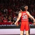 「中国HCより堂々と…」カタールHCの“コート侵入”に騒然！なぜか八村塁の真横に…「幻のシックスマン？」「入りすぎ」【バスケW杯予選】