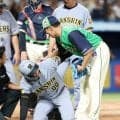 【阪神】まさかの初対戦…死球当てた元山飛優に歩み寄った山野太一　同大学から同時ヤクルト入り