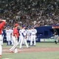 広島・新井監督「申し訳ない」　大荒れ４死球、七回ターノックの２死球で両軍グラウンド飛び出し一触即発　警告試合に