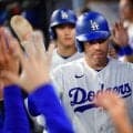 フリーマン待望の後半戦初アーチ！初回３点援護に山本由伸もベンチで手をたたく