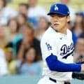 山本由伸がマウンド上で唖然→満面の笑み　目の前で起きた“衝撃美技”…ド軍実況「敬礼を」