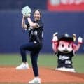 「ずっとニコニコで素敵」人気女子ゴルファーが京セラＤ降臨　ノーバンならずも笑顔のワンバン投球に反響「ナイスピッチ」「お肌きれい」