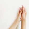 その手のしびれは危ない？重大な病気が隠れている可能性も　受診の目安と予防法を医師が伝える