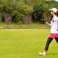 健康に良い歩き方。腕は「前」に振る？「後ろ」に振る？