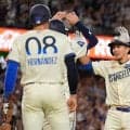 大谷翔平代役１番のエドマン、７回に逆転３ラン　ベンチで大谷も祝福　笑顔でハイタッチ