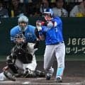 ＤｅＮＡ　牧が死球で激怒　珍しく防具を投げつける　右手付近へ１４５キロ直撃で甲子園が騒然　いったんは出場も六回の守備から緊急交代