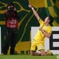 千葉が17年ぶりの歓喜！ 先制ゴールの矢村が満面の笑み＆追加点の津久井が誇らしげな表情！ 守護神も勝利のハグ！次節の“直接対決”で最下位脱出を狙う！