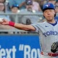 “追い打ち”から救った岡本の美技「たまらん」　華麗な身のこなしをファン称賛「最高ですね」