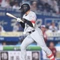 ロッテ・西川史礁への死球に球場騒然　マルテの１５５キロが左脇腹付近に直撃、苦悶の表情でうずくまる　その後プレー続行