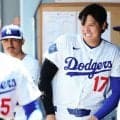 大谷翔平、スクーバルとの“リアルな関係”　突然のペタペタ…試合中でも関係ナシ「ほんと好き」