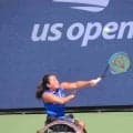 上地結衣、４強進出　センターに次ぐ規模のコートで世界１５位にストレート勝ち