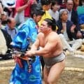朝翠龍が新入幕白星発進、兄朝紅龍と初めて力水つけ合う「好スタートが切れた」と喜び