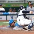 日本ハム・新庄マジック！２ランスクイズ成功　二回１死二、三塁から進藤がスクイズ、二走・水野まで生還　指揮官も笑顔