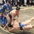 横綱昇進目指す霧島が好発進　琴勝峰に勝利　２場所連続で優勝同点で、今場所も綱取り継続
