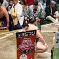 結びの横綱・大の里-小結・大栄翔の取組で映画「踊る大捜査線」の懸賞が回る　ＢＳフジの広報大使「フムフムン」が青島風に