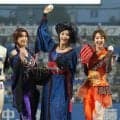 【ヤクルト】藤原紀香、高島礼子、剛力彩芽がキャッツアイ衣装で“アンダースロー”始球式