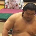 「筋肉やば」鋼のような筋肉美で“無敗”の力士、ついに初黒星「三段目の取組じゃない」好取組に初日からファン大興奮