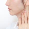胸鎖乳突筋ストレッチ｜首の横を毎日30秒伸ばす。1ヶ月続けると首こりはどう変わる？