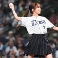 36歳元アイドルに「ビックリした」　ミニスカ姿で可憐な一球…変わらぬ姿が「ステキ」