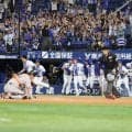 【DeNA】相川監督「粘り倒した結果が最後の1点に」巨人の悪送球でサヨナラ勝ち