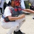 捕手初心者のNG動作…「ミットを離す」を防ぐには？　MLB選手も実践する捕球ドリル