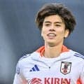 ｢ピタゴラシュートw｣からリーズMF田中碧が見事な膝スラ！ 軌道が“2度変化”する必殺弾はオウンゴール!? 「パチンコゴール｣｢ピンボールみたい｣｢田中碧は何度でも蘇る！｣と話題沸騰