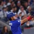 「その男にブラディミールの年俸をあげろ」岡本和真2戦連発の33号で日本人右打者最多本塁打記録に米称賛「未来の殿堂入り選手だ」