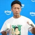 【ボクシング】井上拓真が新Ｔシャツを披露 デザインした、いとこの浩樹「顔に自信をのぞかせている」
