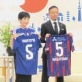 長友佑都、小池都知事からの「マンマミーア」に笑み「あんま流行らなかったけど」Ｗ杯５大会連続出場で表敬訪問