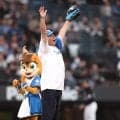 【日本ハム】元男闘呼組・前田耕陽、始球式ノーバンでストライク投球「びっくりしました」